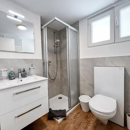 Apartment Charming 1-bed In
